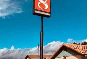 Soledad Motel 8 allows 18 year olds to book a room