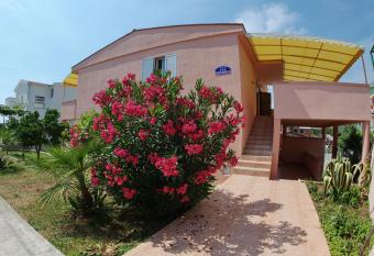 Vila Montenegro has Balcony rooms