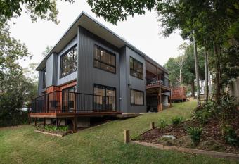 Springbrook25 Pet friendly House has Balcony rooms