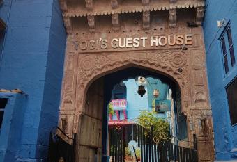 Yogis Guest House has Balcony rooms