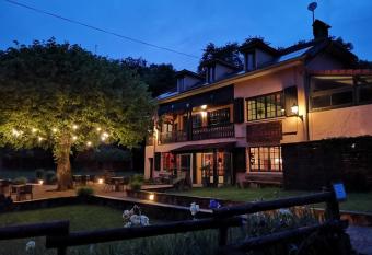 Pyren  es Emotions has Balcony rooms