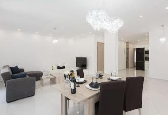 Despina s Luxury apt downtown has Balcony rooms