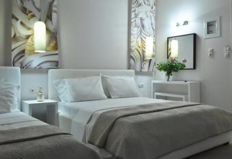 CROSS PLAZA has Balcony rooms