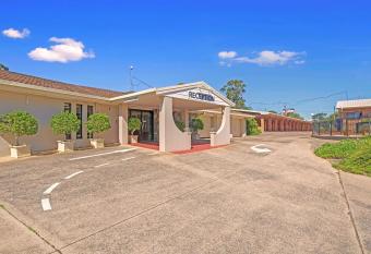 Comfort Inn Glenfield allows 18 year olds to book a room