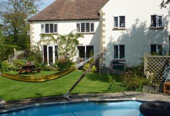 Maunditts House allows 18 year olds to book a room