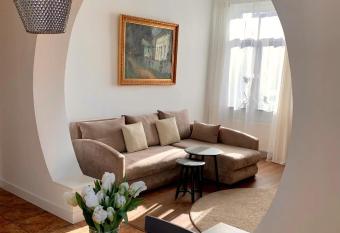 NEW WINWINSTAY Residence in Heart of Old Town allows 18 year olds to book a room