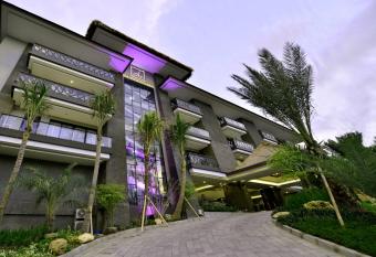 Amaroossa Suite Bali has Balcony rooms