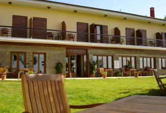 Elatou has Balcony rooms