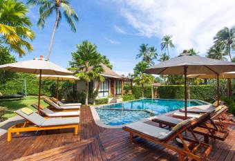 CHUZ Villas Samui SHA Plus has Balcony rooms