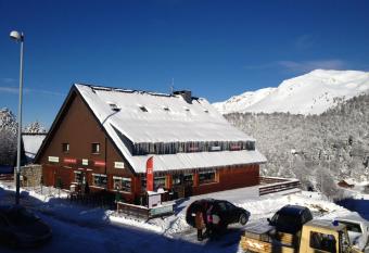 H  tel Le Tuc de l Etang allows 18 year olds to book a room