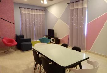 ICOLOR HOME & STAY CH2 has Balcony rooms