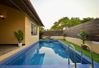 EKO STAY- PINEWOOD Villa has Smoking/Balcony rooms