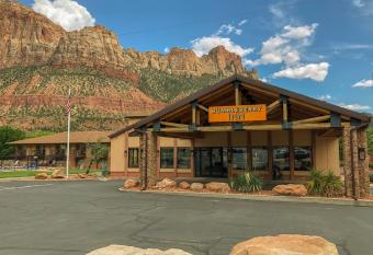 Bumbleberry Inn has Balcony rooms
