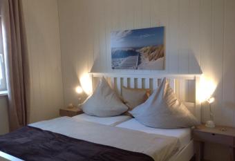 Annas Landhaus - Steuerbord allows 18 year olds to book a room