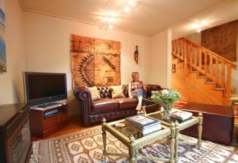 North Adelaide Heritage Cottages & Apartments has Balcony rooms