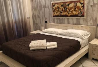 Casa 774 allows 18 year olds to book a room