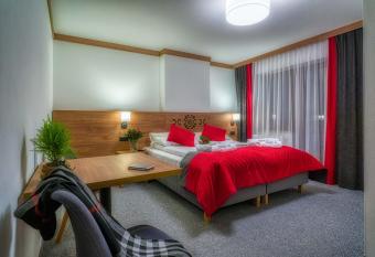 G  ralski Dworek has Balcony rooms