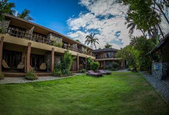 Reef Retreat Resort has Balcony rooms
