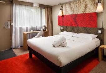 ibis Birmingham Centre Irving Street allows 18 year olds to book a room