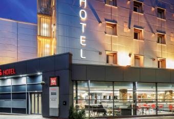 ibis Hull City Centre allows 18 year olds to book a room