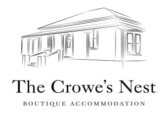 The Crowes Nest Cottage has Balcony rooms