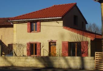 La petite danseuse allows 18 year olds to book a room