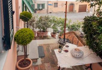 Appartamenti La Rocca has Balcony rooms