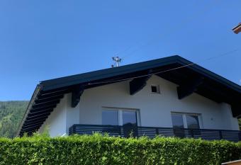 Nexi s Appartement an der Enns 9 has rooms with a private hot tub