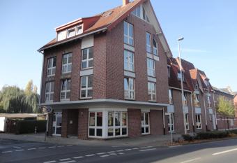 City Boardinghouse Alsdorf allows 18 year olds to book a room