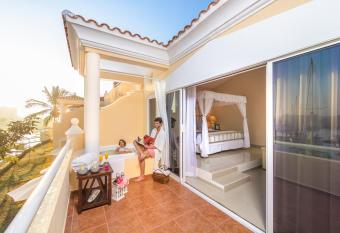 Isla Mazatlan Residence Club allows 18 year olds to book a room