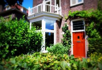 Hus allows 18 year olds to book a room