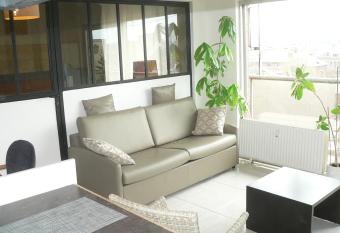 Li  ge centre 13 Quai Godefroid Kurth POUR 2 PERS    25 min gare Guillemins has Balcony rooms