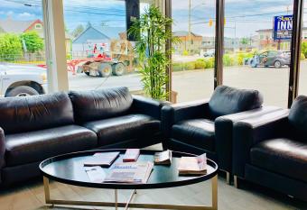 Super 8 by Wyndham Courtenay allows 18 year olds to book a room