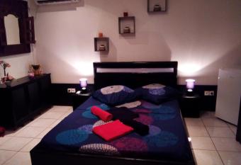 La CAZ A NOU has Balcony rooms