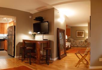 Sanctuary NYC Retreats has Balcony rooms