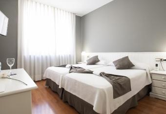 Hotel Isabel de Segura has Balcony rooms