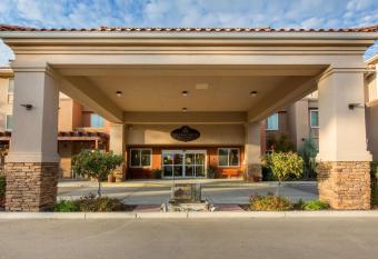 The Oaks Hotel & Suites allows 18 year olds to book a room