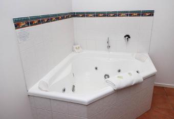 Browns Plains Motor Inn allows 18 year olds to book a room