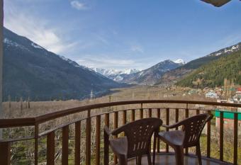 Sarthak Resorts-Reside in Nature with Best View, 9 kms from Mall Road Manali has Smoking/Balcony rooms