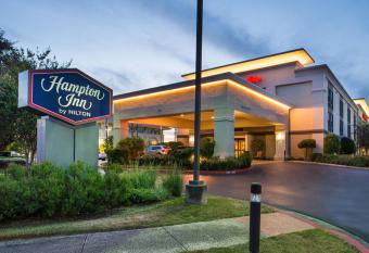 Hampton Inn San Antonio Stone Oak allows 18 year olds to book a room