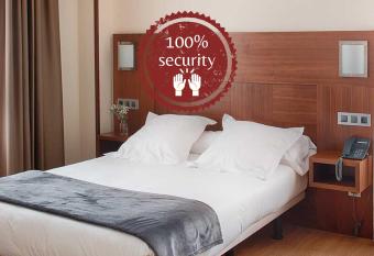 Hotel Zalle Don Fernando allows 18 year olds to book a room