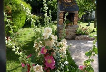 La Tr  mi  re allows 18 year olds to book a room