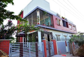 Mango Tree Homestay has Balcony rooms