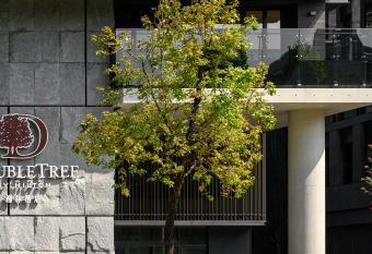DoubleTree by Hilton Taipei Zhongshan has Balcony rooms
