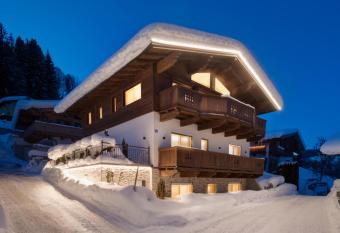 Villa Mountainview - Kirchberg bei Kitzb  hel, Sauna, Kamin, nicht weit zu den Skiliften allows 18 year olds to book a room