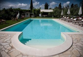 Cevoli Country Resort has Balcony rooms