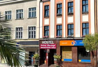 Hostel Kamienica Rynek 7 allows 18 year olds to book a room