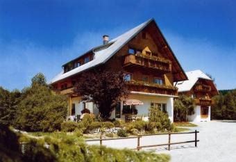 NATURION Hotel Hinterzarten allows 18 year olds to book a room