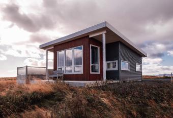 Blue View Cabin 7A With private hot tub allows 18 year olds to book a room