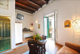 Amalfi un po   ... has Balcony rooms